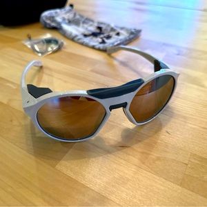 Oakley clifden warm grey sunglasses glacier style
